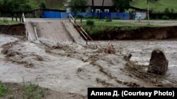 В Забайкалье на реке Кара смыло два моста